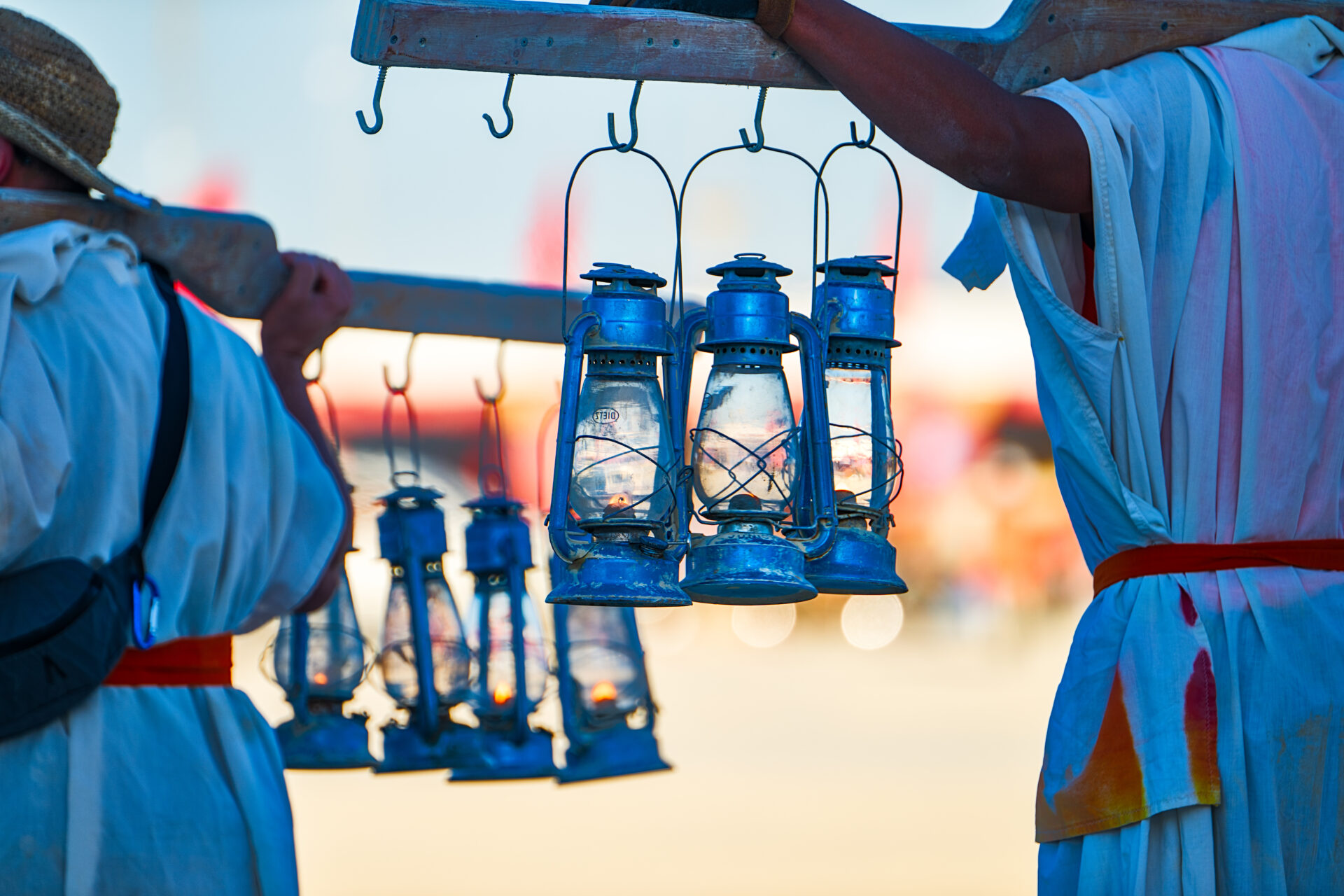 Two Lamplighters head out to light the city