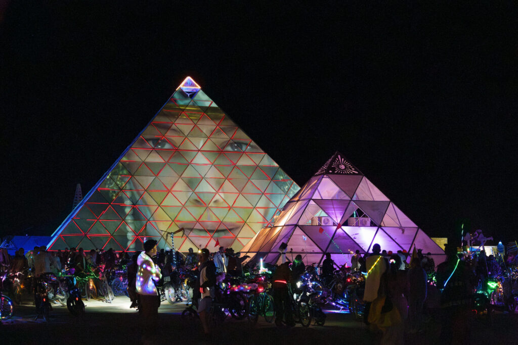 Two pyramids displaying high resolution graphics