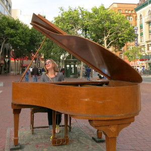 Sunset Pianos in San Francisco, CA. 2014. (Photo by Fabrice Florin)